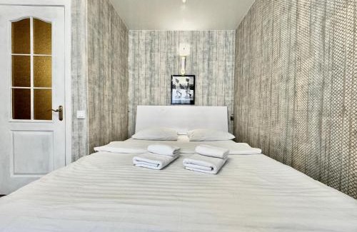 Poltava Apartment | Experience Italy in the Heart of Poltava - Guest Rated 9.6
