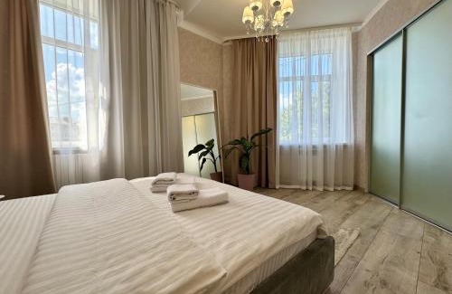 Sukhinovka Apartment | Family-Friendly ApartPoltava: Centrally Located with Dining