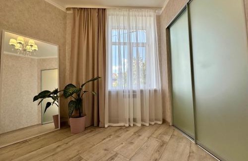 Sukhinovka Apartment | Family-Friendly ApartPoltava: Centrally Located with Dining