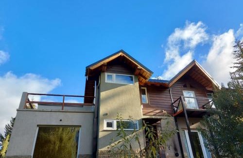 Lago Puelo House | Discover Aparts Chalet Alquimia: Family-Friendly Retreat