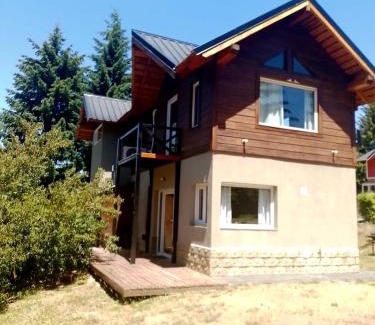 Lago Puelo House | Discover Aparts Chalet Alquimia: Family-Friendly Retreat