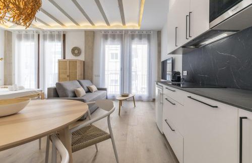 El Cabanyal Apartment | Beachfront Retreat at ApartUP Ca La Leni Beach III