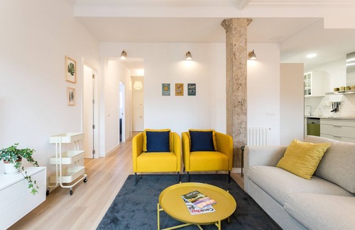La Seu Apartment | Explore ApartUP Palace House: Rated 9.6 with Spa & Kitchen