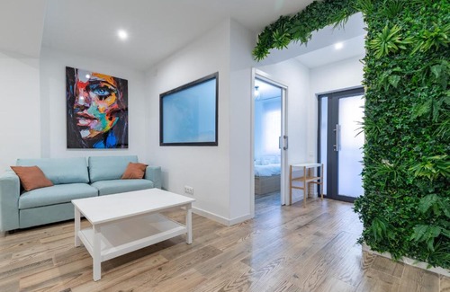 Montolivet Apartment | Child-Friendly ApartUP Ruzafa Vertical - 4-Star Comfort