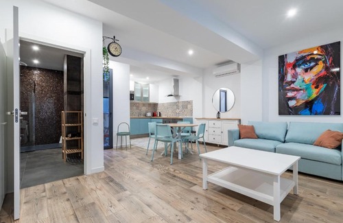 Montolivet Apartment | Child-Friendly ApartUP Ruzafa Vertical - 4-Star Comfort