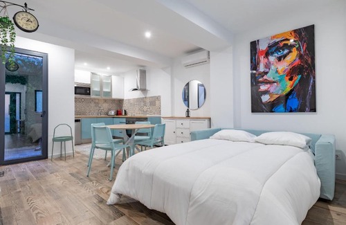 Montolivet Apartment | Child-Friendly ApartUP Ruzafa Vertical - 4-Star Comfort