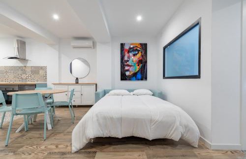 Montolivet Apartment | Child-Friendly ApartUP Ruzafa Vertical - 4-Star Comfort