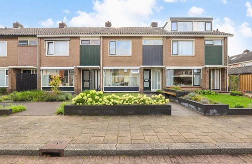 Apeldoorn Zuid House | Family-Friendly Apeldoorn Home with 4 Bedrooms & Breakfast