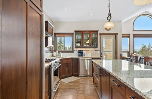 East Kootenay House | Apex Adventures | Pool Table/Air Hockey | Fireplace