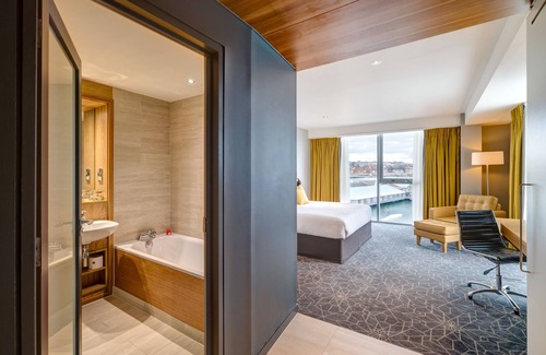 Dundee Hotel | Elegant Apex City Quay Hotel & Spa with Pool and Relaxation