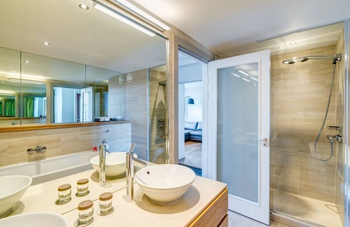 Dundee Hotel | Elegant Apex City Quay Hotel & Spa with Pool and Relaxation