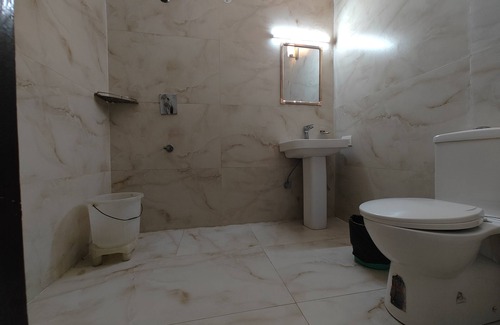Baddi Hotel | Budget-Friendly Apex Hotel with Family Amenities & Dining