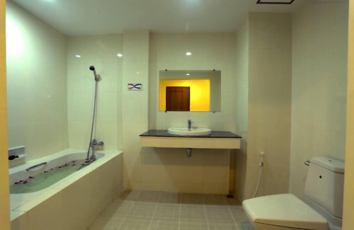 Naypyidaw Hotel | Budget-Friendly Apex Hotel with Breakfast & Family Amenities