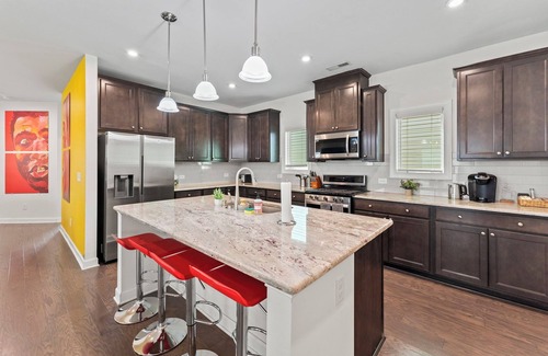 Apex House | Relaxing 4BR Retreat with Home Theatre & Pool Access!