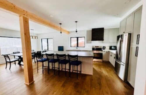 Okanagan-Similkameen Ski Chalet | Apex Mountain - Boards 'n' Blades Chalet