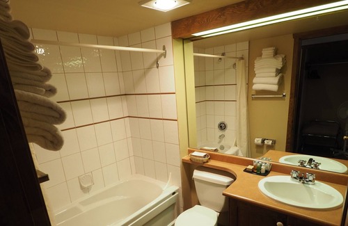 Okanagan-Similkameen Condo | Apex Mountain Inn 1 Bdrm Suite 205-206 1 Bedroom Condo by Redawning