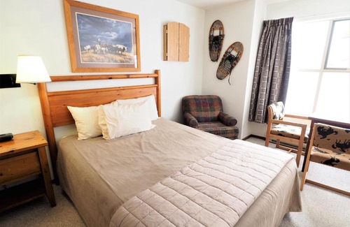 Okanagan-Similkameen Apartment | Welcoming Apex Mountain Inn Standard Room 223 Condo Stay