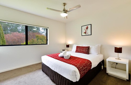 Wangaratta Apartment | Family-Friendly Apex Park Holiday Apartments with Great Reviews