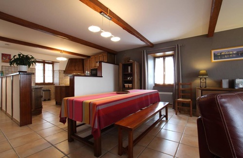 Sare House | Family-Friendly Gîte APEZAINEA in SARE with Kitchen