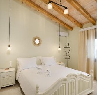 Alithini Apartment | Unforgettable Stay at Aphrodite Mountain View - Rated 10/10