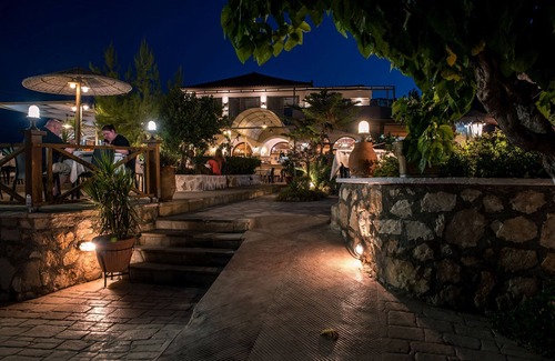 Alykes Apartment | Cozy Aphrodite Studios & Apartments with Pool and Kitchen
