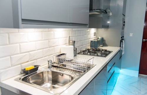 Huddersfield Apartment | Indulgent Aphrodite Suites: Hot Tub SPA Suite Retreat