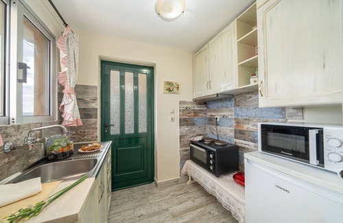 Argostoli Town Apartment | Idyllic Aphrodite Sea View Apartment with Pool in Argostoli