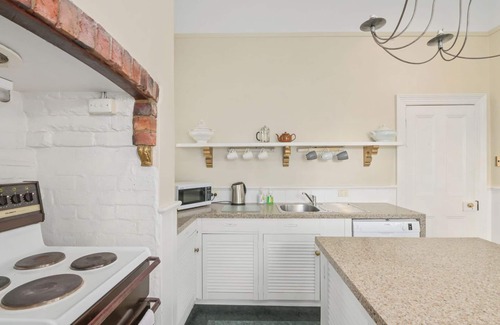Launceston CBD Cottage | Romantic Escape at Aphrodite's: Family-Friendly Retreat