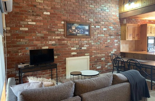 Moama Apartment | Discover 8 Berry St Moama: Family-Friendly Retreat with Pool