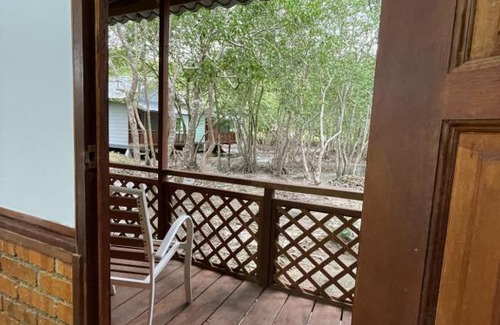 Kuala Teriang Resort | Eco-Friendly Api-api Eco Chalet with Pool & Breakfast