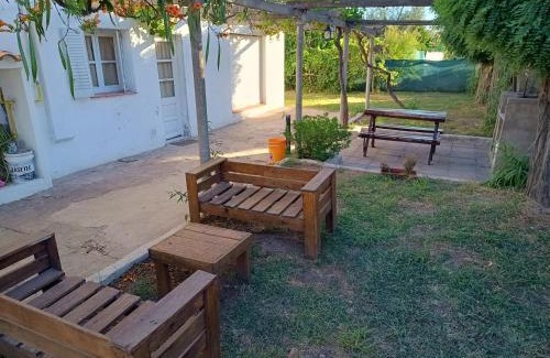 Carhue House | Pet-Friendly Retreat: Relax at api-carhue for Families