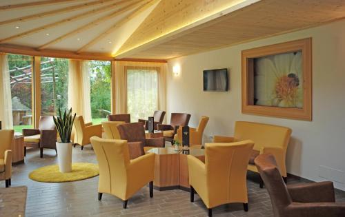 Soprabolzano Hotel | Experience APIPURA Hotel: Oceanfront Bliss with Spa Access