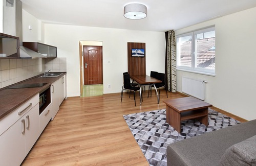 Tatranska Lomnica Villa | Comfortable APLEND Bed & Breakfast Júlia with Family Amenities