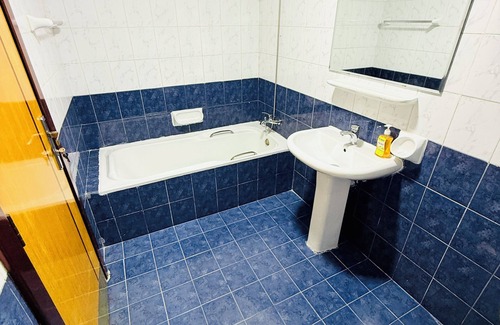 Al Majaz Apartment | Aplyns Dormitory Male&Female Lower Bed