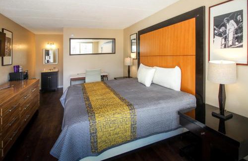 Winchester Hotel | Discover APM Inn and Suites: Pet-Friendly with Pool Access