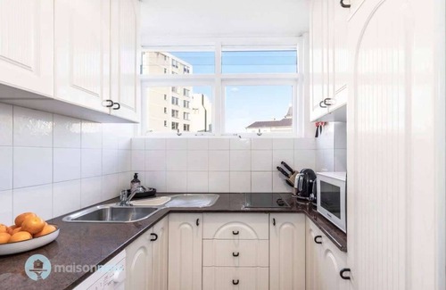 Elizabeth Bay Apartment | Cozy Studio Apt with Balcony and Oceanfront Views