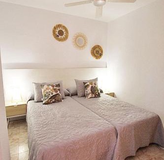 El Moncayo Apartment | Cozy APN Apartamento Playa de Guardamar - Pet Friendly Stay