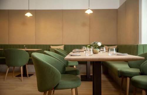 Mondsee Hotel | Apollo AchtQuartier: Oceanfront Hotel with Spa and Pool