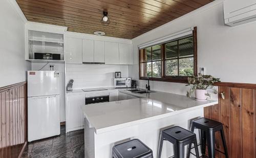 Marengo House | Exceptional Apollo Bay Cottages - Family-Friendly Retreat