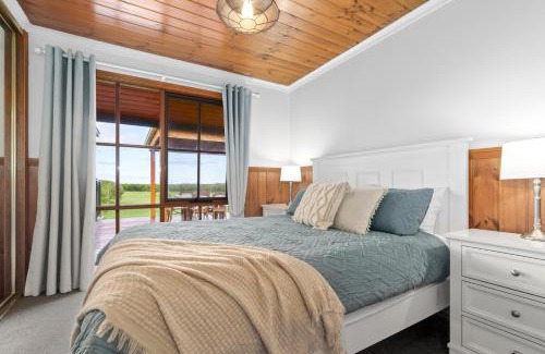 Marengo House | Family-Friendly Retreat at Apollo Bay Cottages - Wild Dog