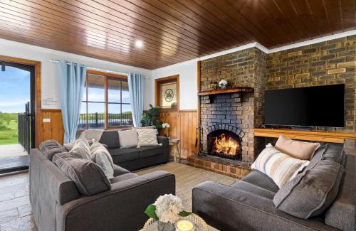 Marengo House | Family-Friendly Retreat at Apollo Bay Cottages - Wild Dog