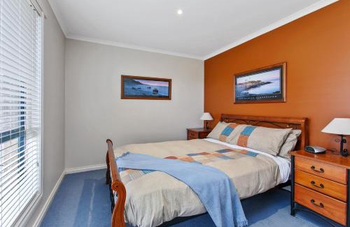 Apollo Bay House | Cozy Apollo Bay Hideaway - Steps from the Beach