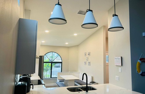 Apollo Beach House | Inviting Apollo Beach Family House with Ocean View & Pool