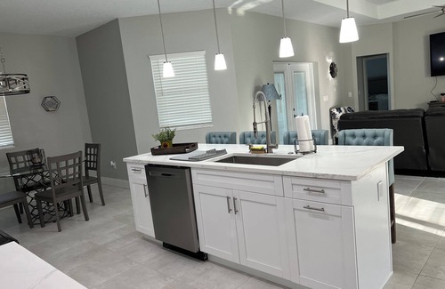 Apollo Beach House | Top-Rated Apollo Beach Gem with Spa & Pet-Friendly Options