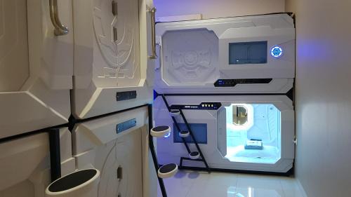 Ende Hotel | Budget-Friendly Apollo Capsule Hotel with Complimentary Breakfast