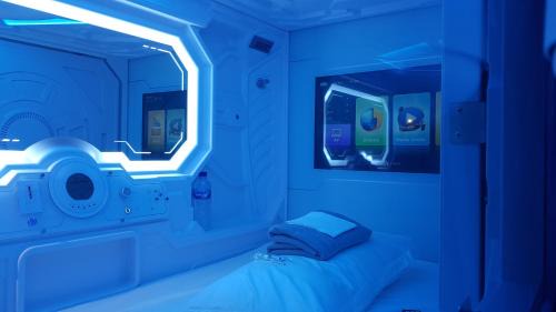 Ende Hotel | Budget-Friendly Apollo Capsule Hotel with Complimentary Breakfast