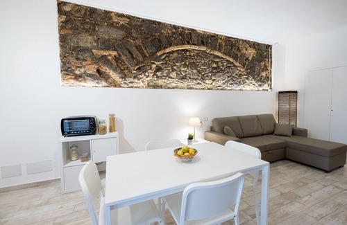 Old Town House | Inviting Apollo Home Steps from Ursino Castle with Kitchen