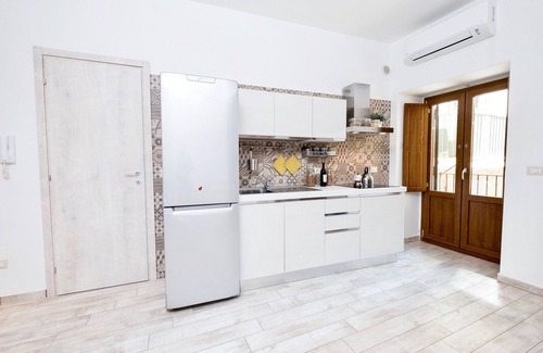 Old Town House | Inviting Apollo Home Steps from Ursino Castle with Kitchen