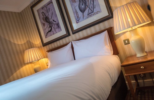 Sherborne St. John Hotel | Relax at Apollo Hotel: 4-Star Stay with Pool & Spa