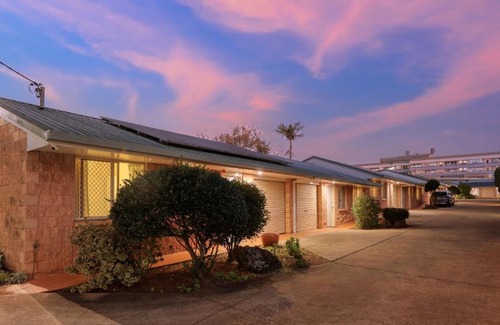 South Toowoomba Apartment | Exceptional Apollo Lodge: Family-Friendly & Accessible Stay